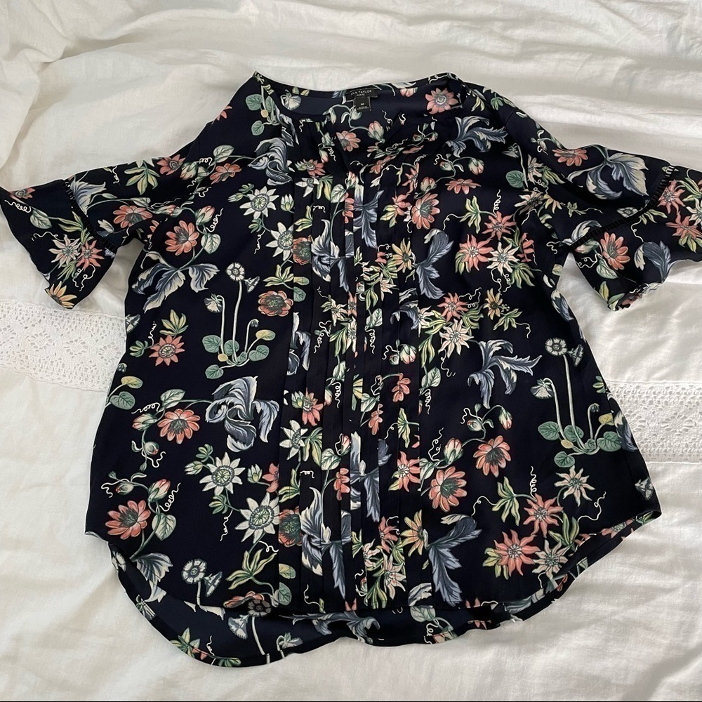 Ann Taylor MP Medium Petite Navy Blue Floral Ruffle Blouse Flower
